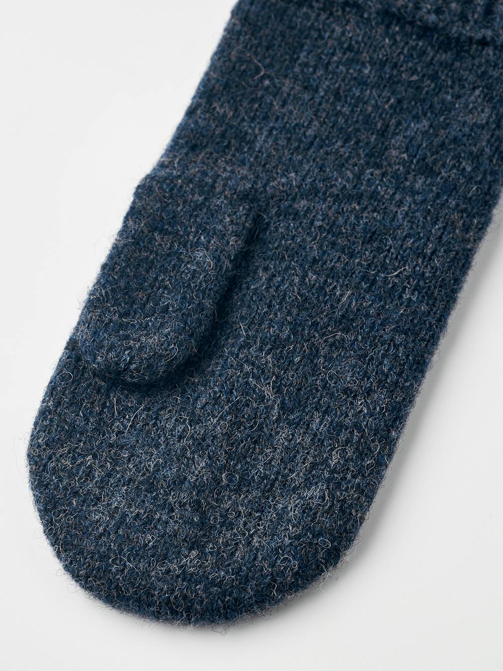 Dunkelblauer Fäustling aus meliertem Wollgarn (2 oder 3)