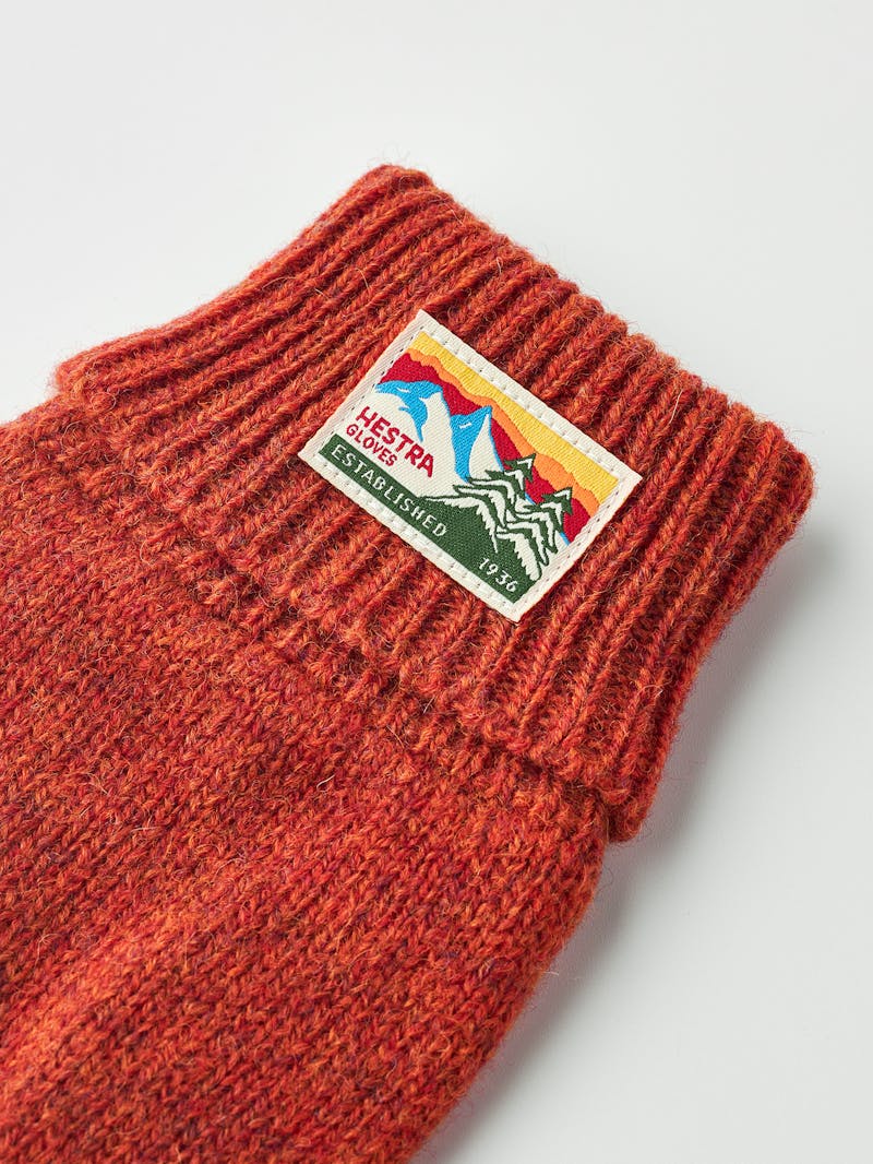 Brick red glove in mottled wool yarn (3 of 3)