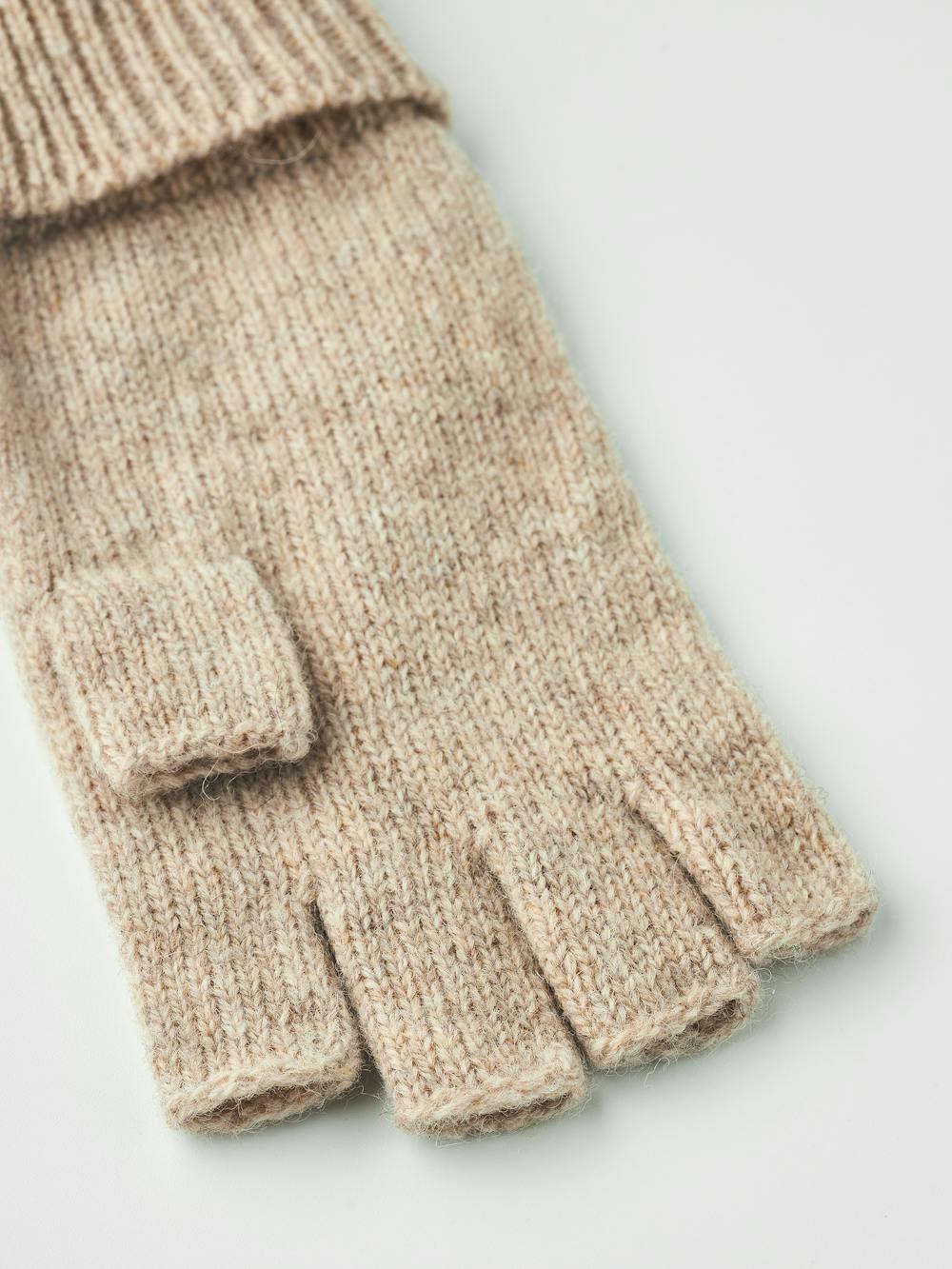 Beige fingerless glove in mottled wool yarn (2 of 3)