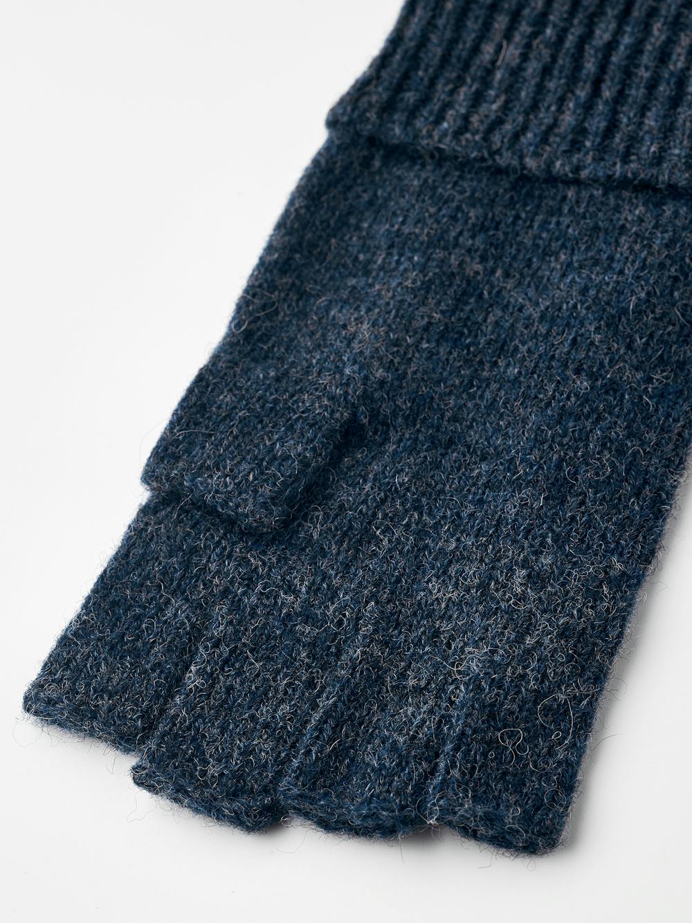 Dark blue fingerless glove in mottled wool yarn (2 of 3)