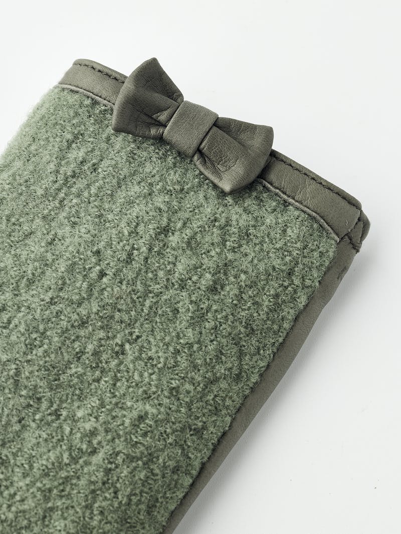 Green hairsheep leather glove with bouclé knitted back and small bow
 (4 of 5)