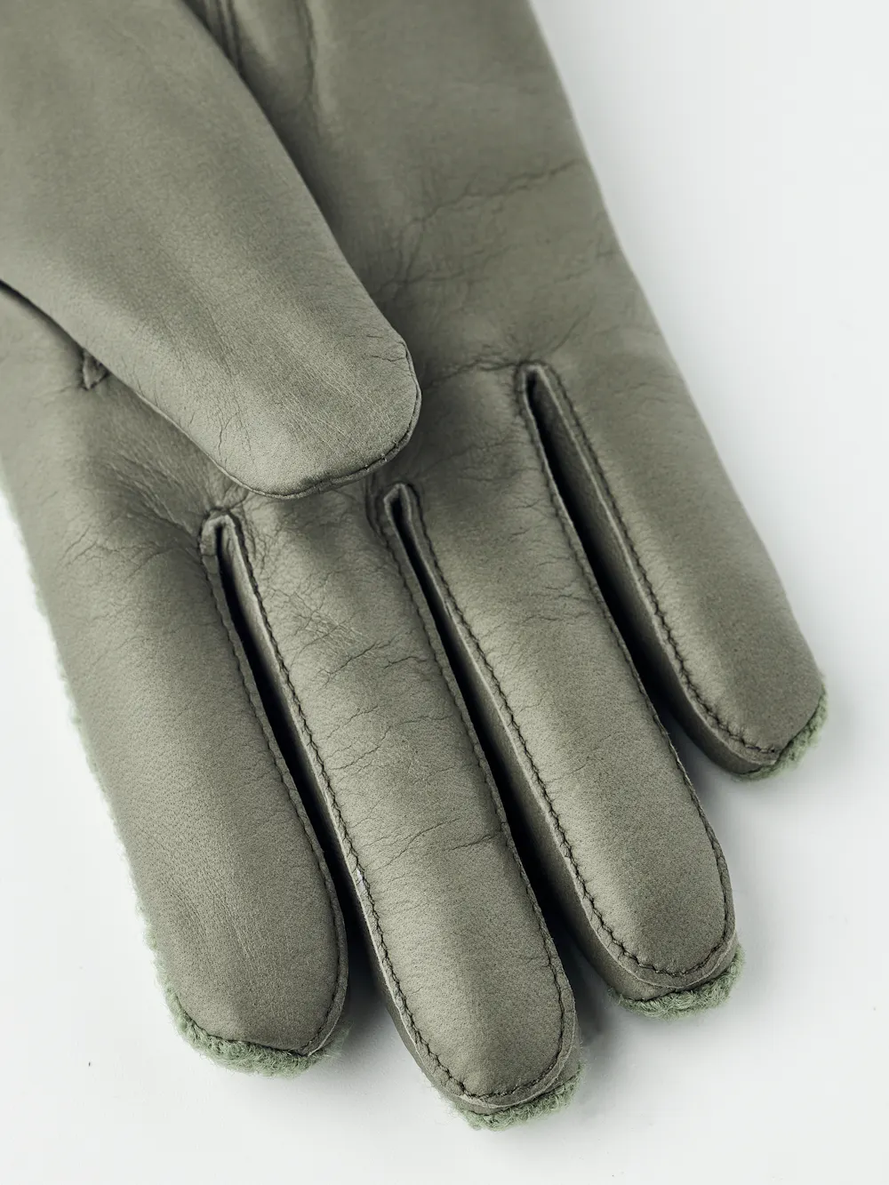 Green hairsheep leather glove with bouclé knitted back and small bow
 (2 of 5)