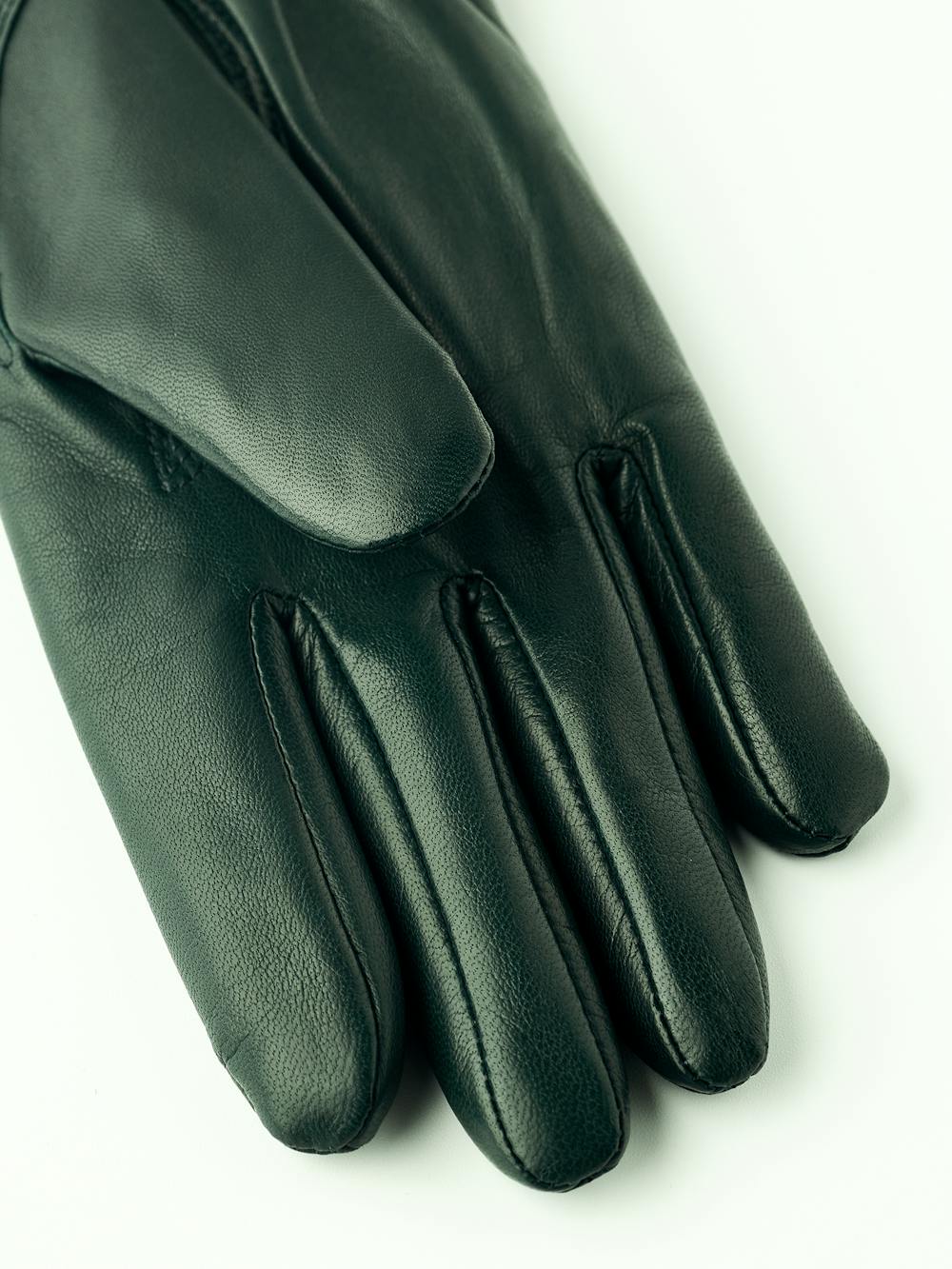Dark green machine-sewn hairsheep leather glove with zip
(3 of 6)