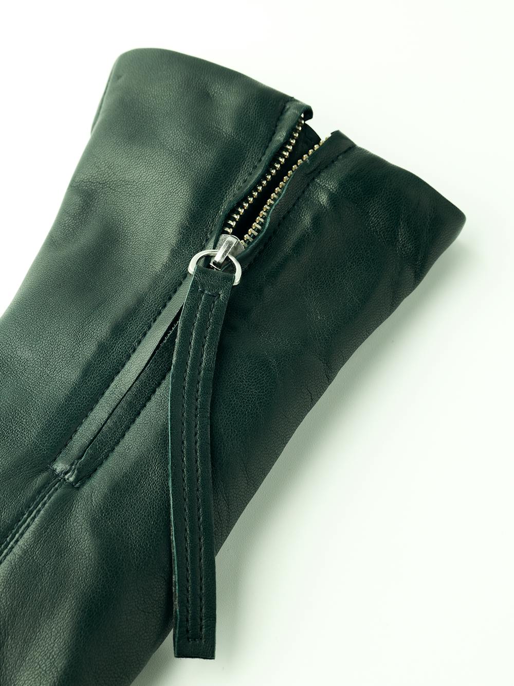 Dark green machine-sewn hairsheep leather glove with zip
(4 of 6)