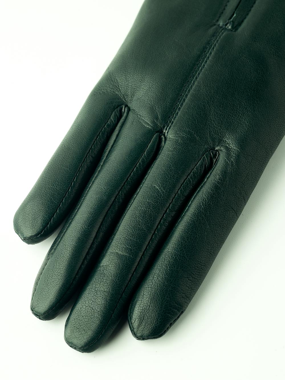 Dark green machine-sewn hairsheep leather glove with zip
(2 of 6)