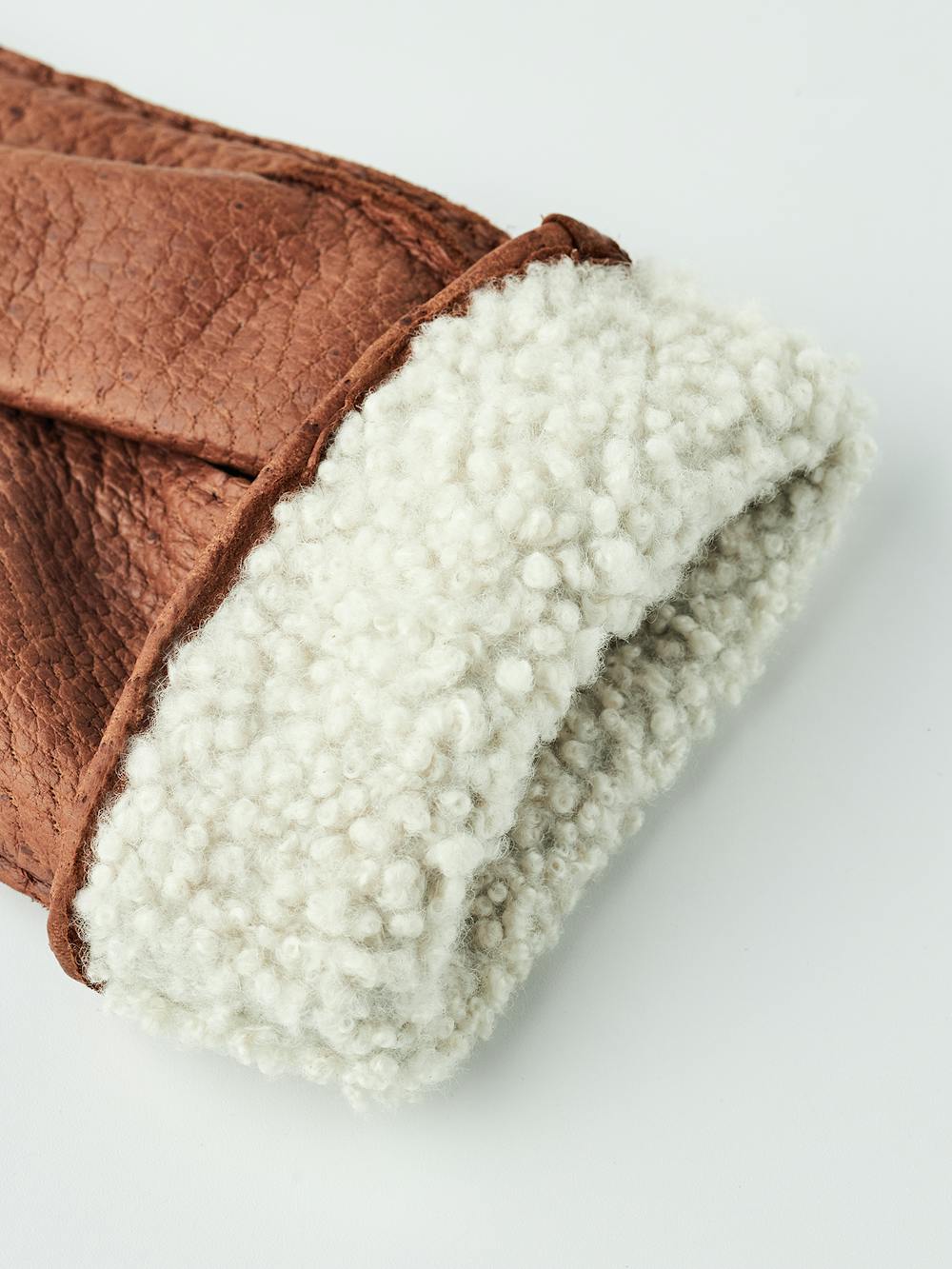 Light brown hand-sewn peccary leather mitten
(5 of 5)