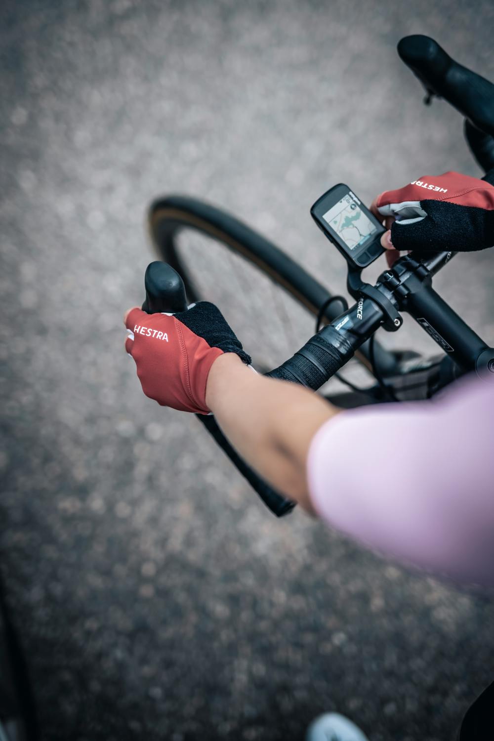 Spiro Short 5-finger in the color Rust / Light grey (5 of 9)