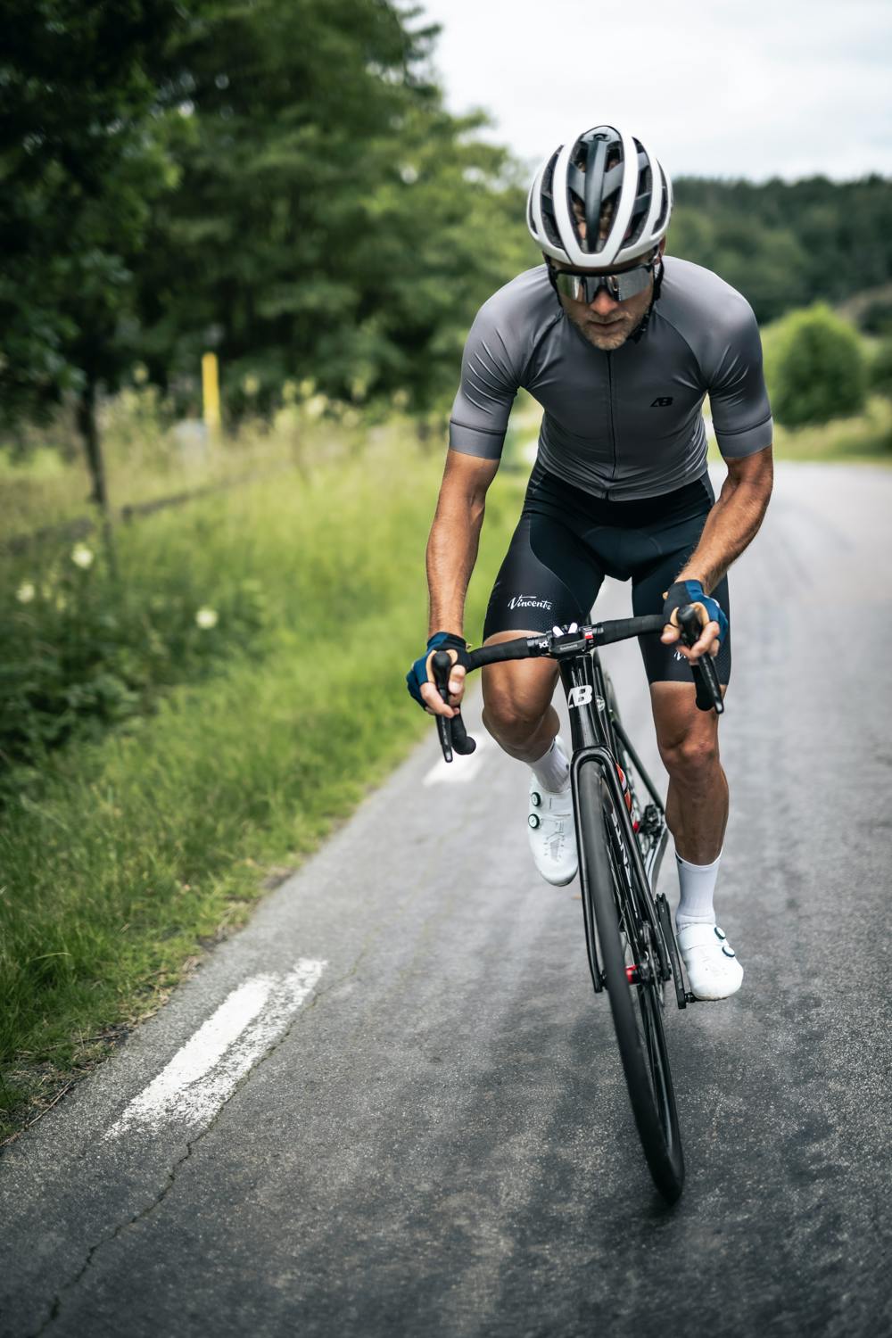 Spiro Short 5-finger in the color Navy & tan (8 of 10)