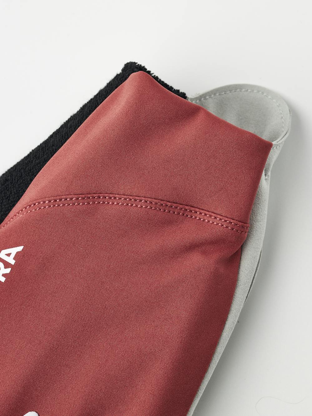 Spiro Short 5-finger in the color Rust / Light grey (6 of 9)