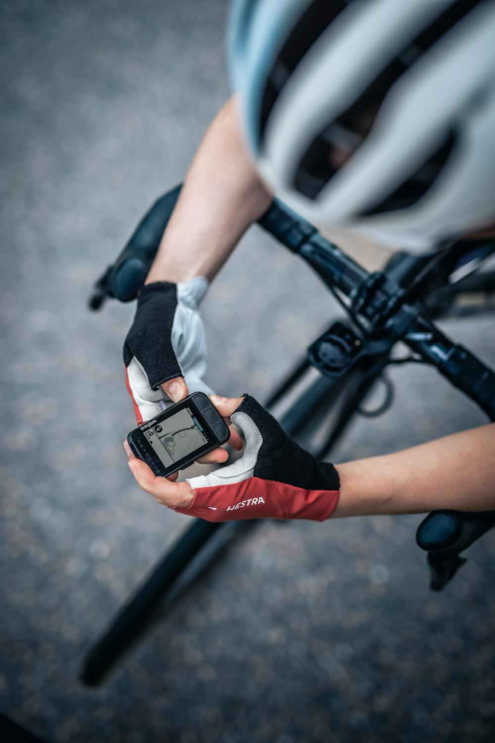 Spiro Short 5-finger in the color Rust / Light grey (7 of 9)