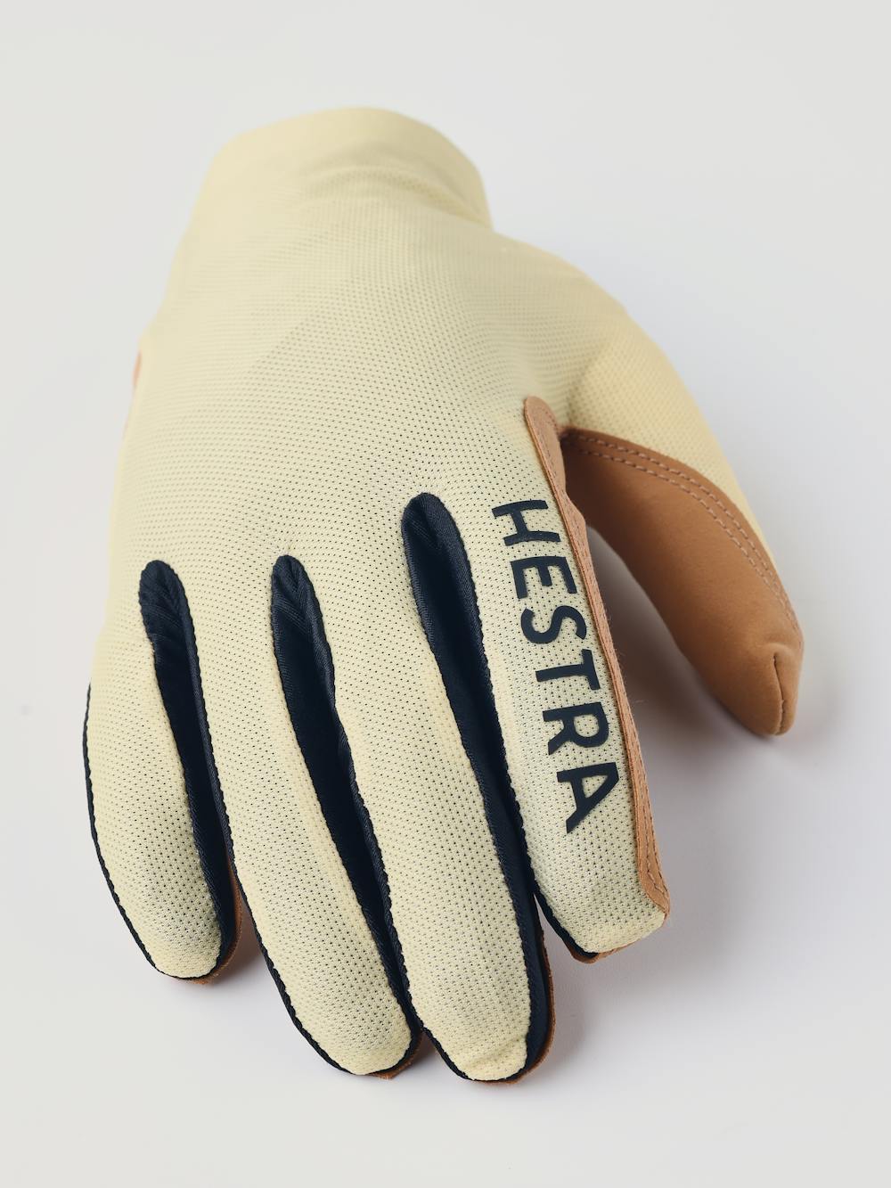 Ventair Long - 5 finger in the color Pale yellow (2 of 4)
