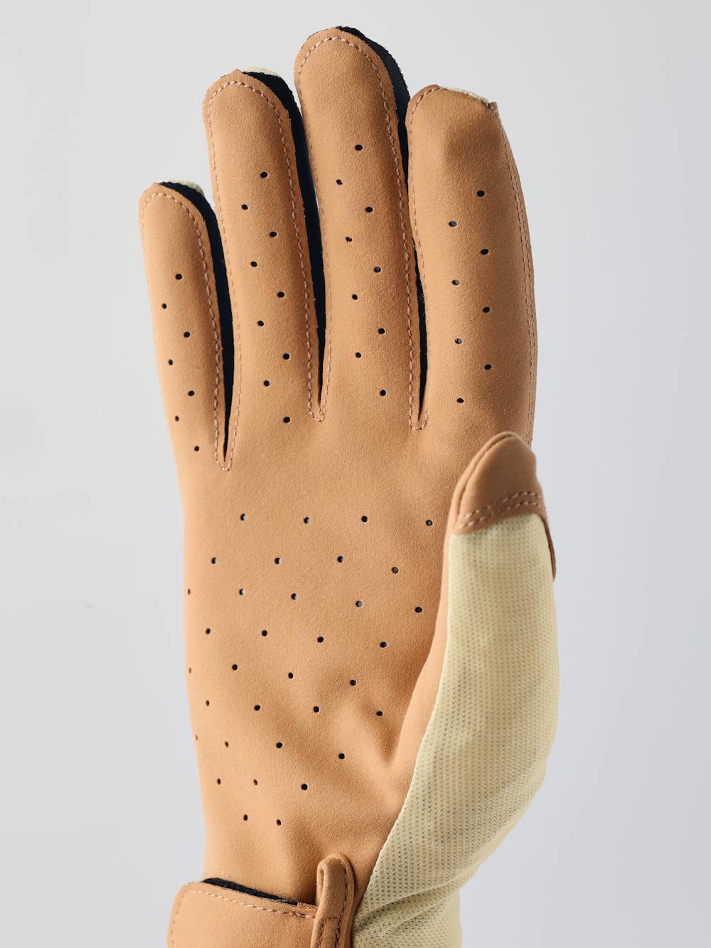 Ventair Long - 5 finger in the color Pale yellow (4 of 4)