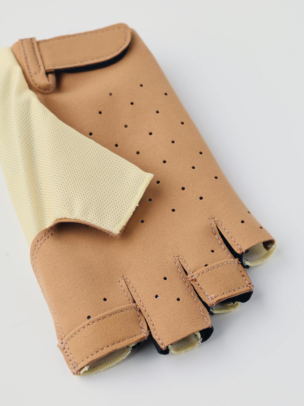 Ventair Short - 5 finger in der Farbe Pale yellow (4 oder 4)