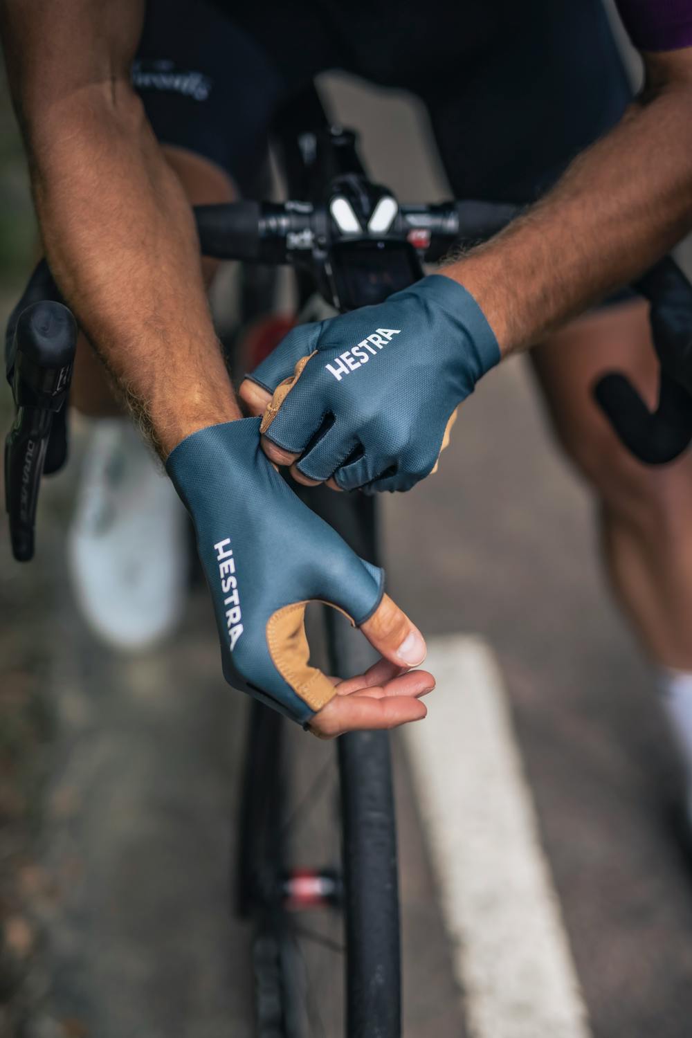 Ventair Short 5-finger in the color Petrol (8 of 8)