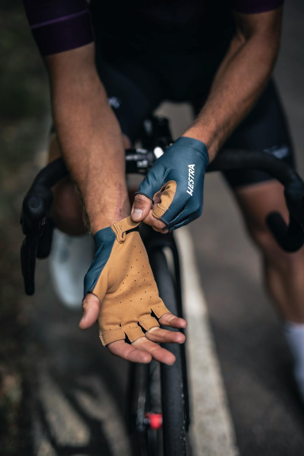 Ventair Short 5-finger in the color Petrol (2 of 8)