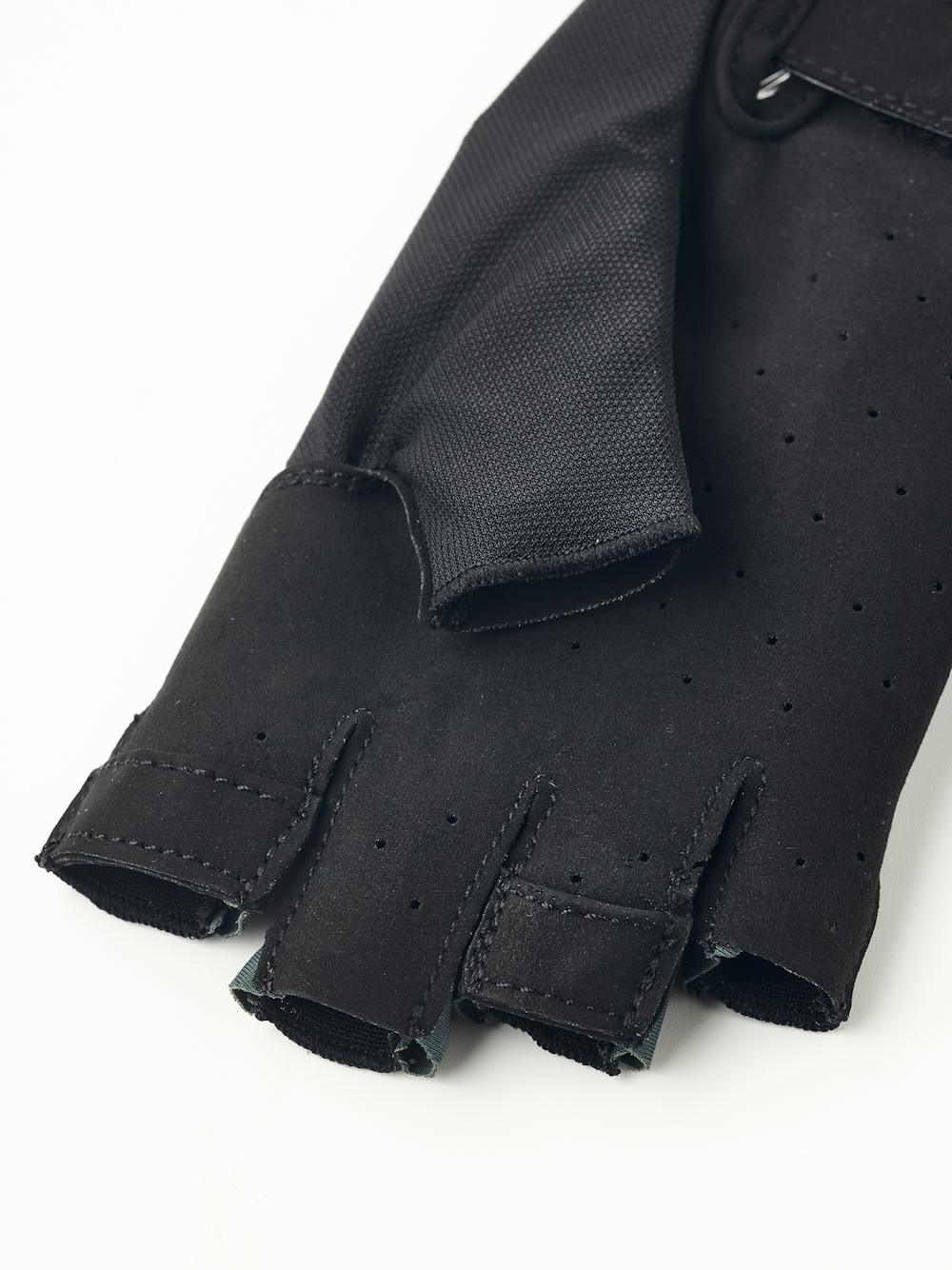 Ventair Short 5-finger in the color Black (4 of 4)