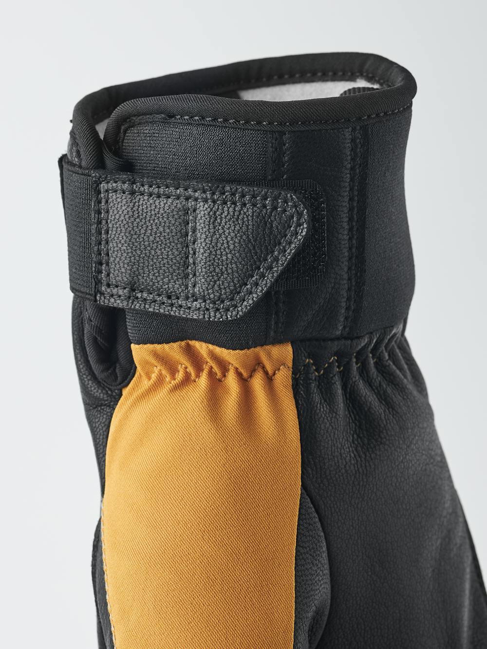 Flextron Motion Short 5-finger in the color Mustard / black (3 of 6)