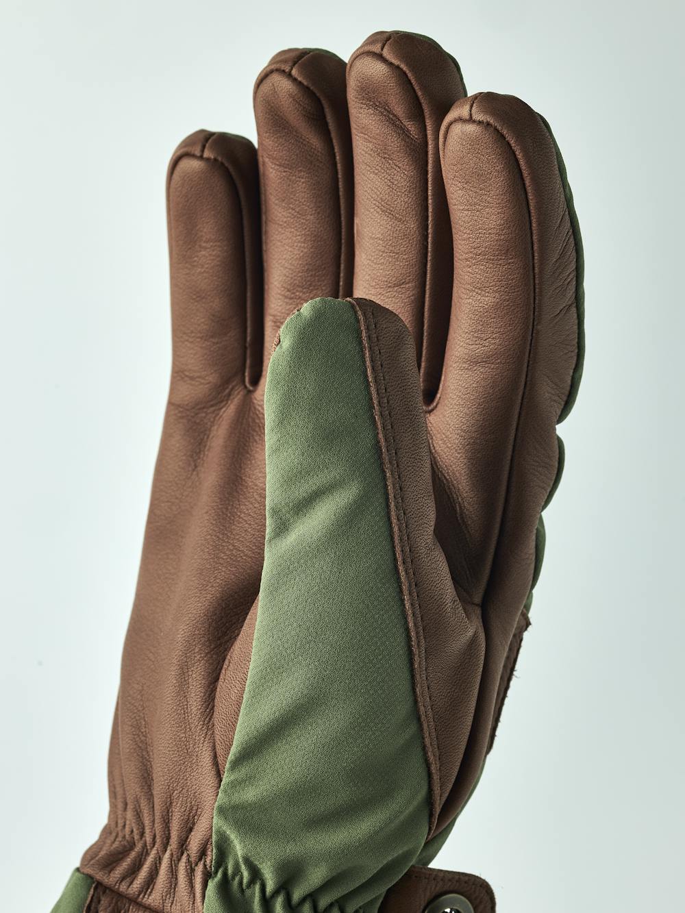 Vemdalen CZone 5-finger in the color Olive (5 of 5)