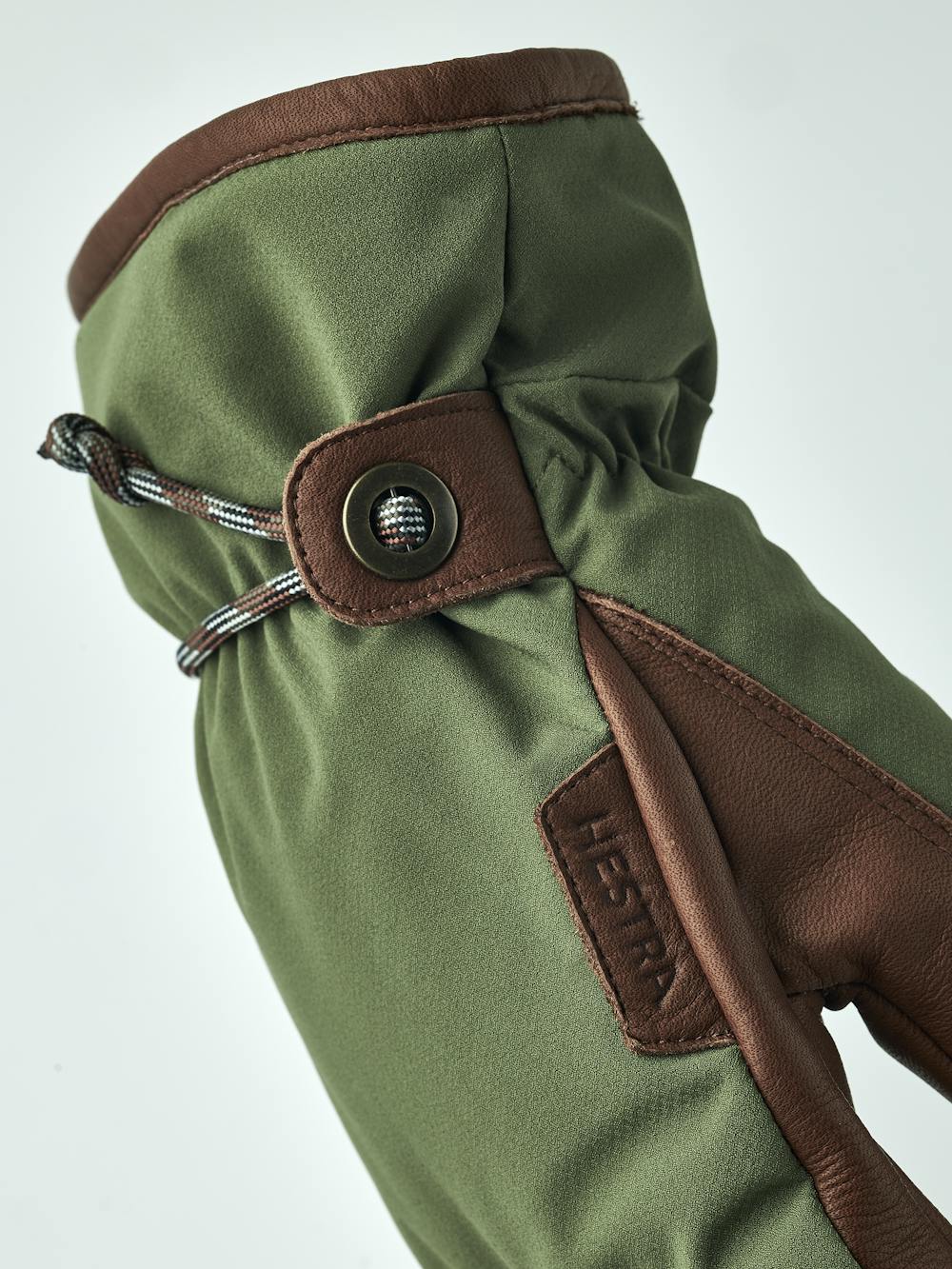 Vemdalen CZone 5-finger in the color Olive (4 of 5)