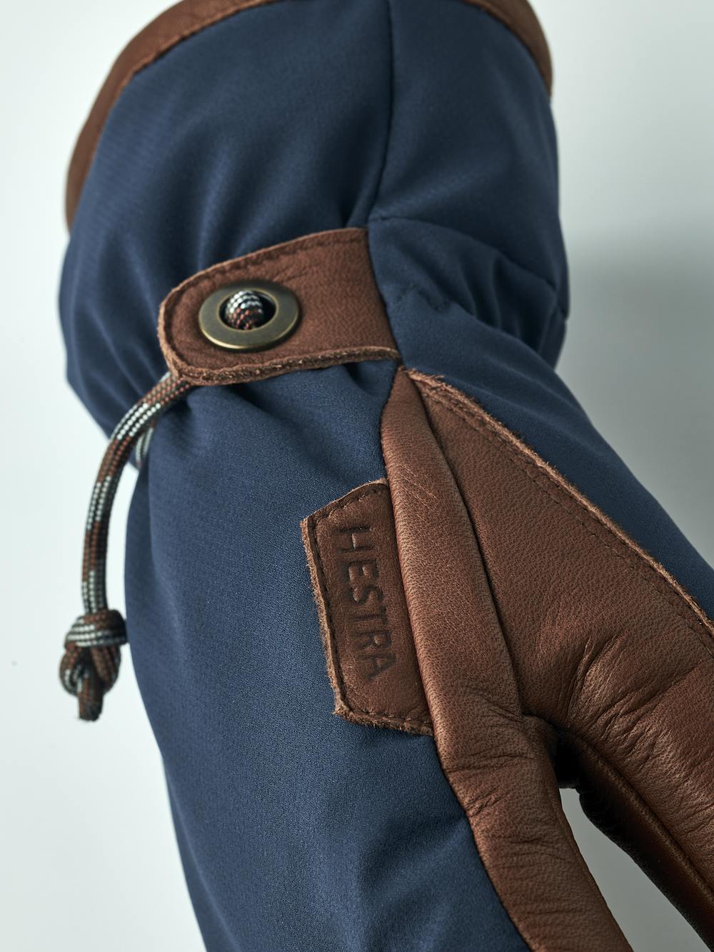 Vemdalen CZone 5-finger i färgen Marin (3 av 6)