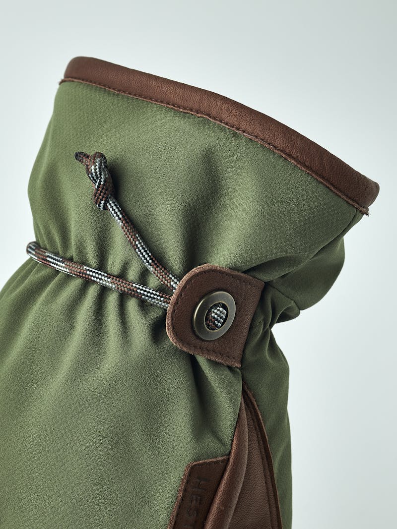 Vemdalen CZone 5-finger in the color Olive (2 of 5)