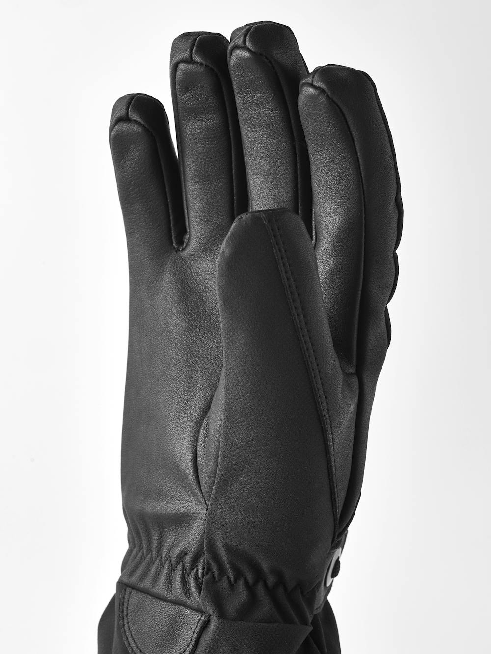 Vemdalen CZone 5-finger in the color Black (6 of 6)