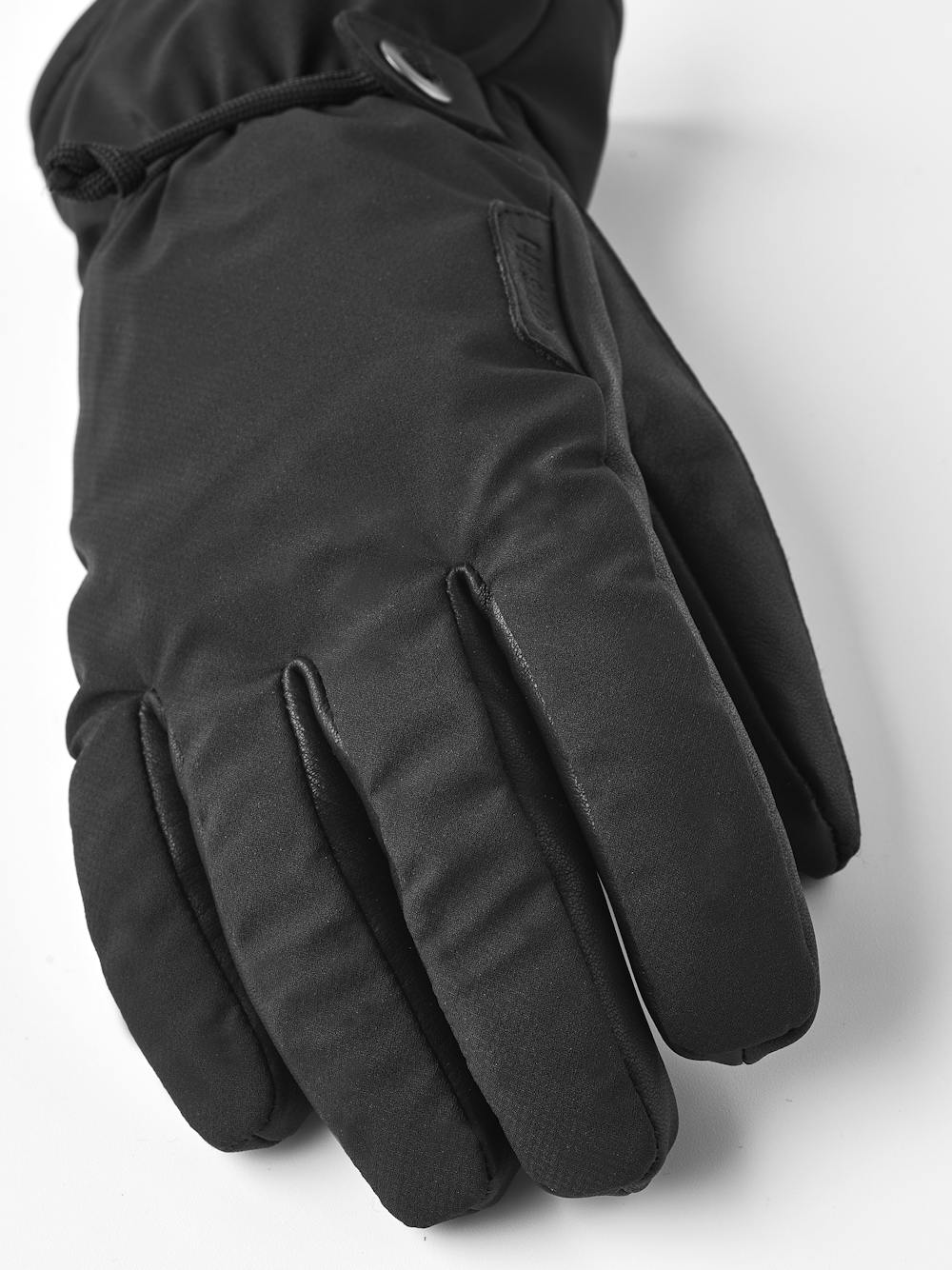 Vemdalen CZone 5-finger in the color Black (3 of 6)