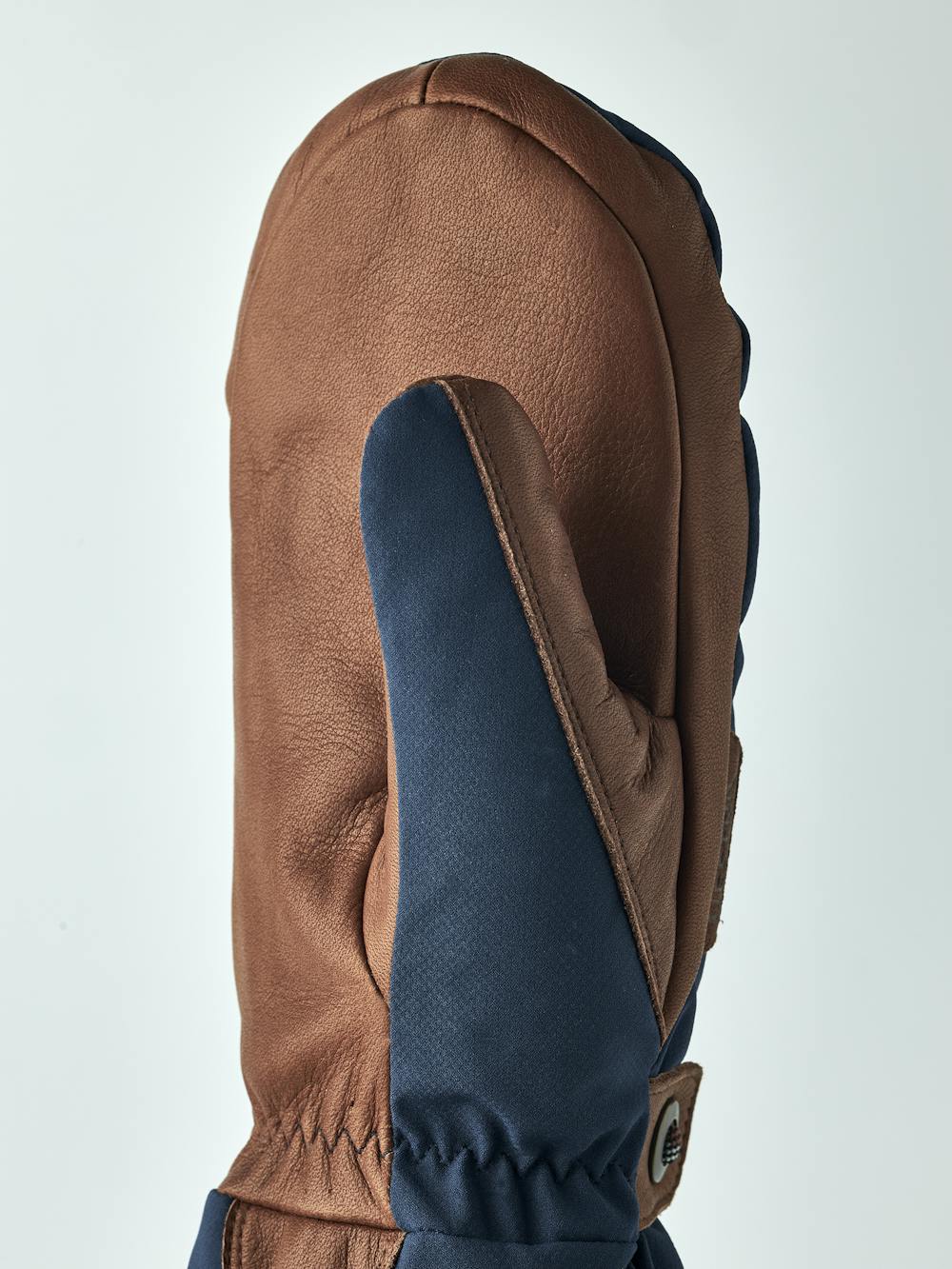 Vemdalen CZone Mitt in the color Navy (4 of 6)