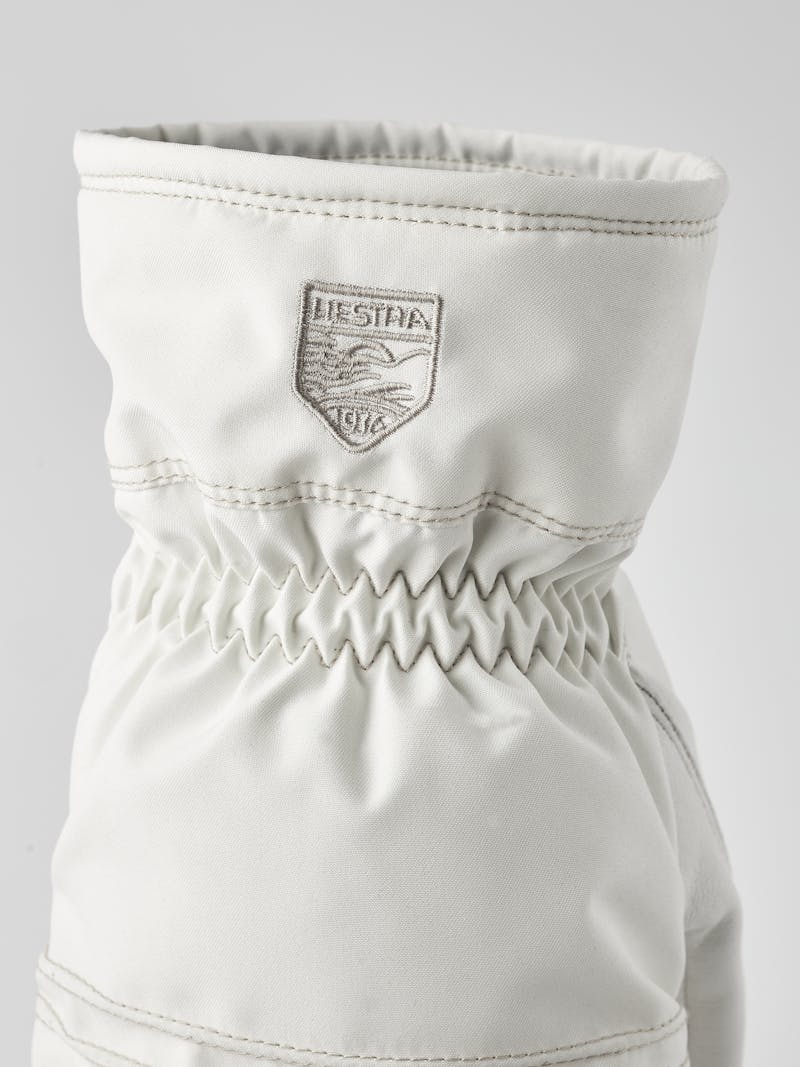 Women's Primaloft Leather Mitt in the color Ivory (3 of 4)