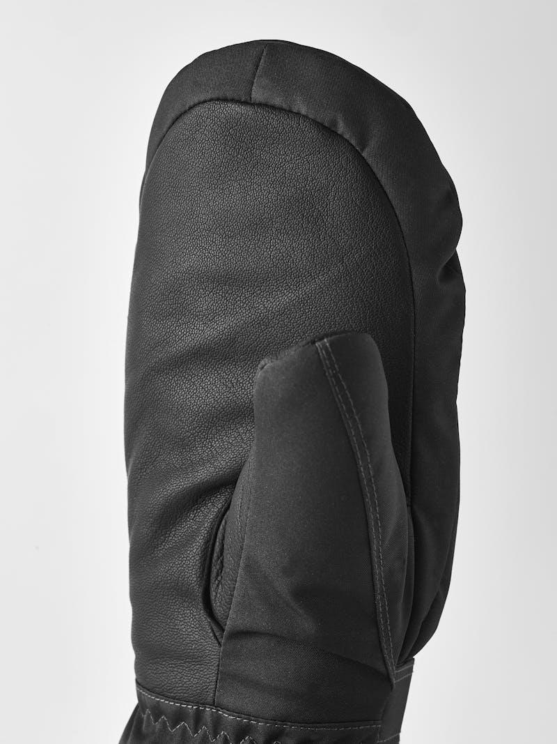 Cosy Mitt in the color Black (3 of 5)