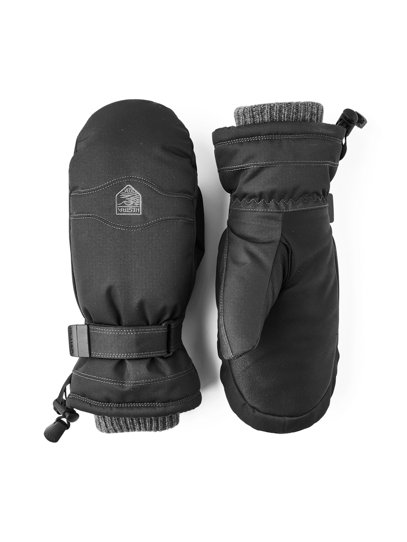 Cosy Mitt in the color Black (1 of 5)