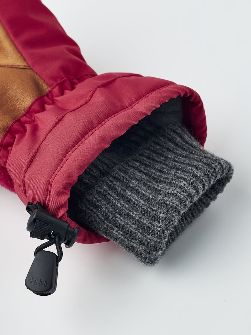 Cosy Mitt in the color Red (4 of 6)