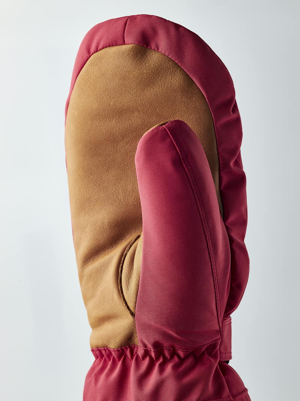 Cosy Mitt in the color Red (3 of 6)