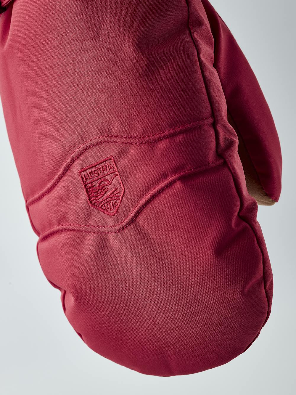 Cosy Mitt in the color Red (5 of 6)