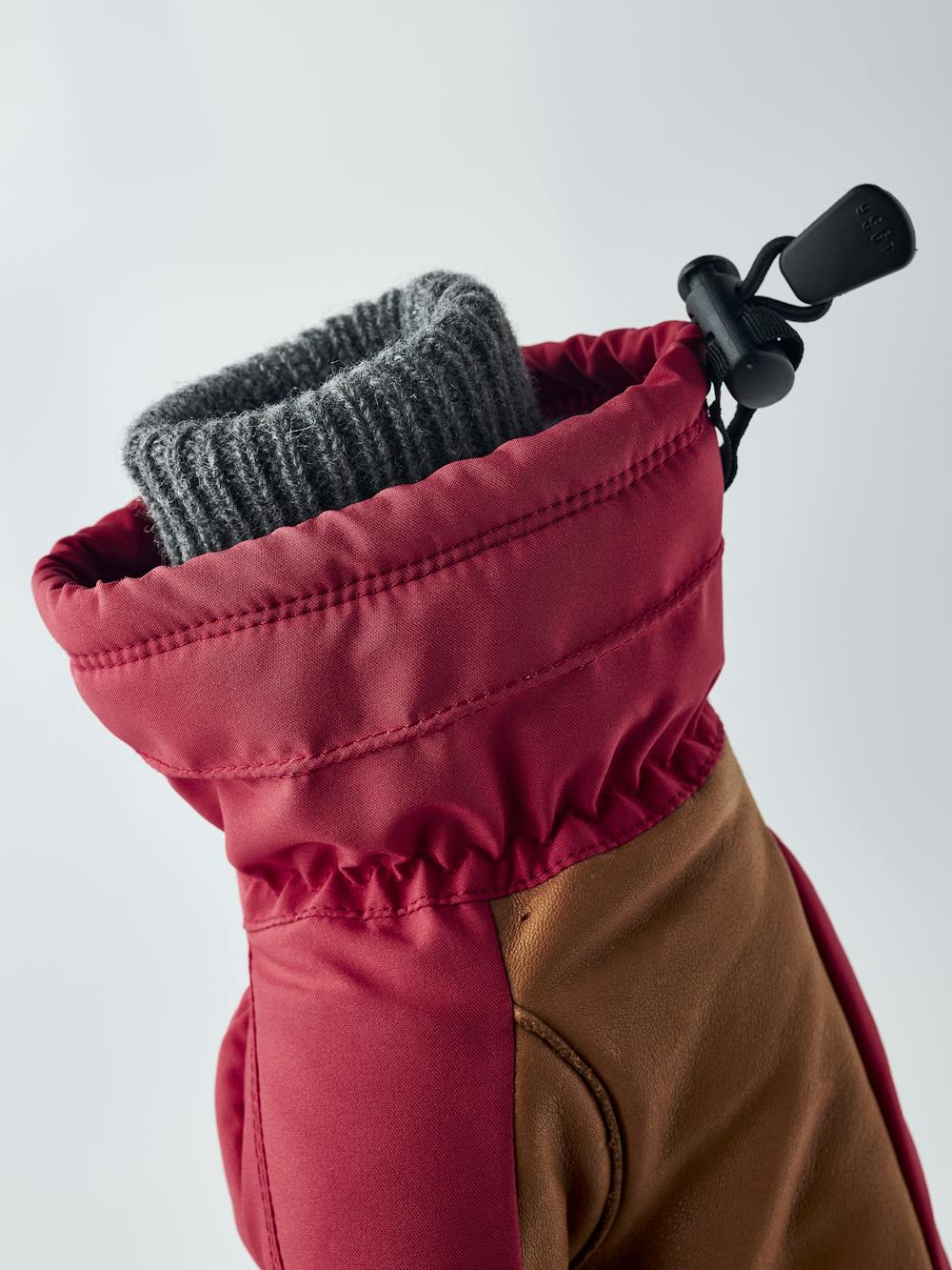 Cosy Mitt in the color Red (6 of 6)