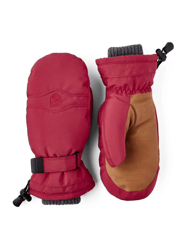 Cosy Mitt in the color Red (1 of 6)