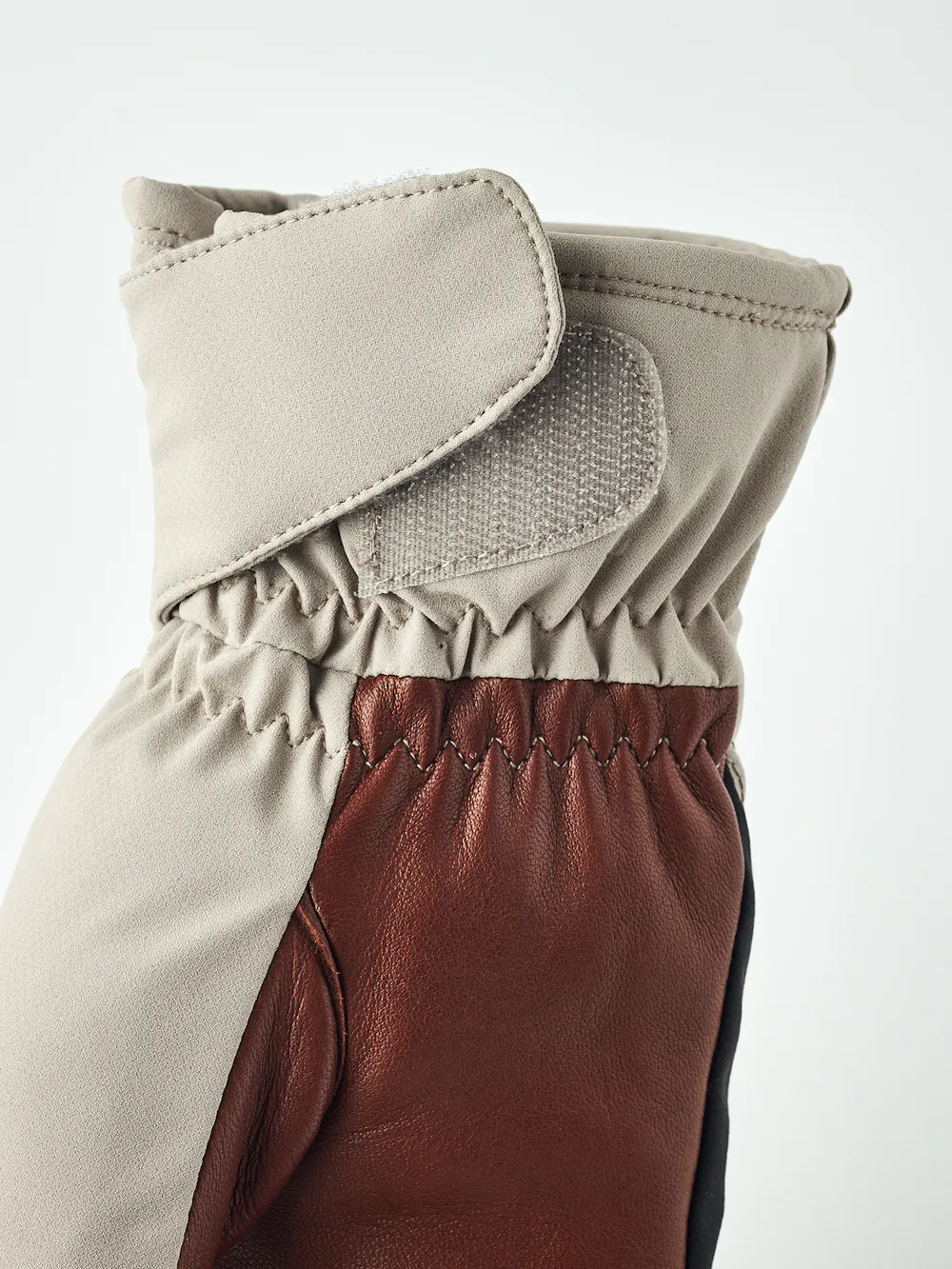 CZone Mellow - 5 finger in the color Beige (2 of 5)