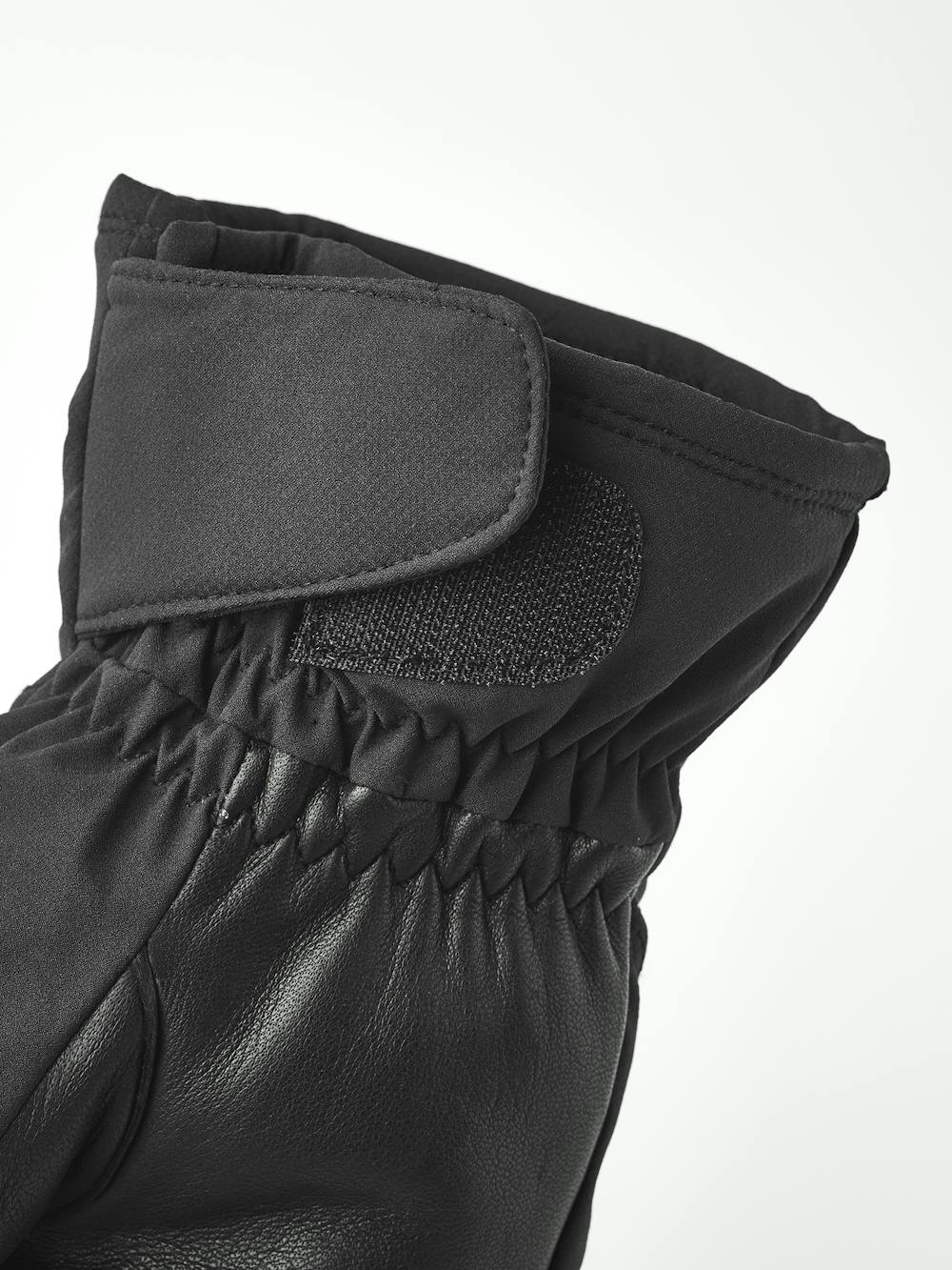 CZone Mellow 5-finger in the color Black (5 of 5)