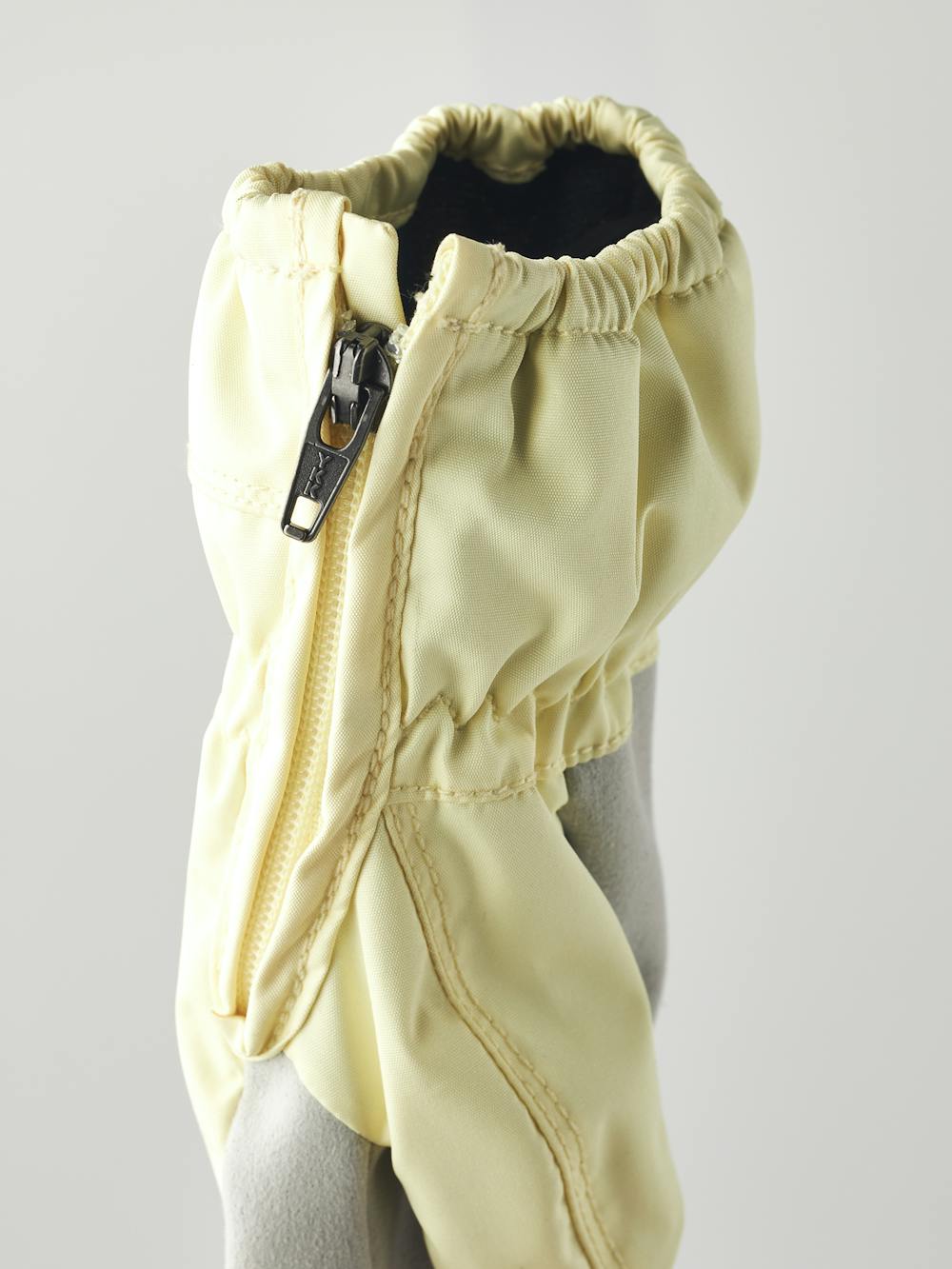 Baby Zip Light Mitt in the color Pale yellow (4 of 4)