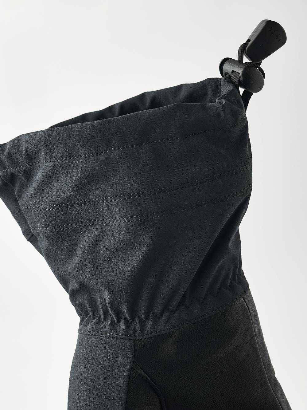 Heli Mistral Jr 5-finger in the color Black (2 of 6)