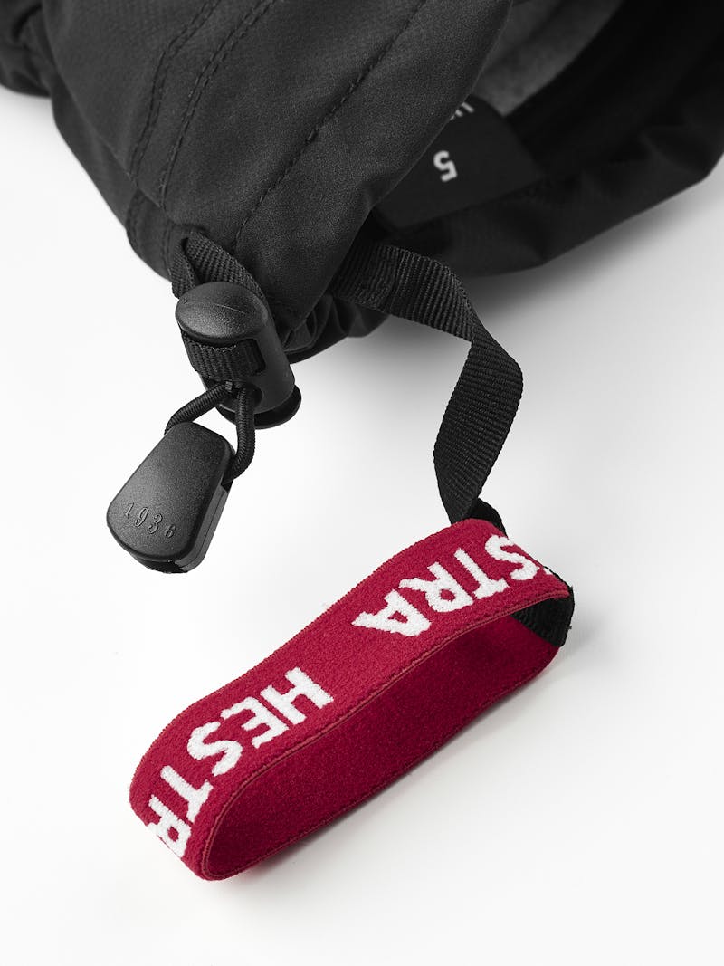 Heli Mistral Jr Mitt in the color Black (5 of 7)