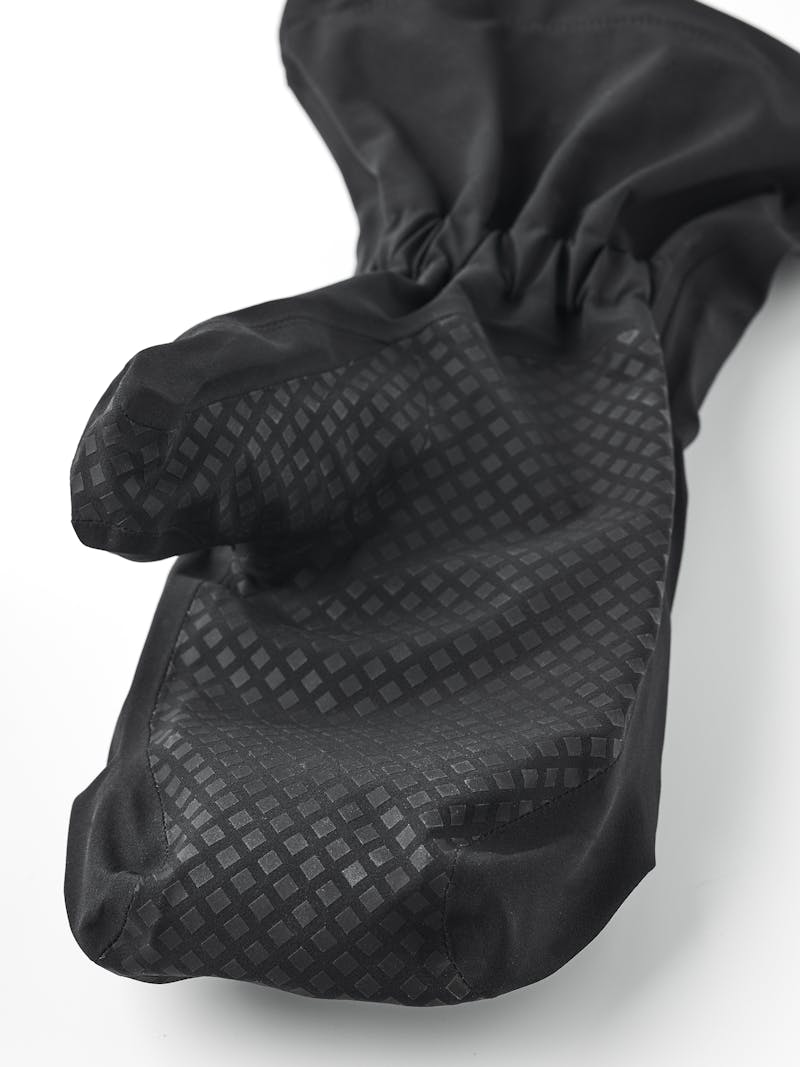 Seam Sealed Shell Mitt in the color Black (2 of 6)