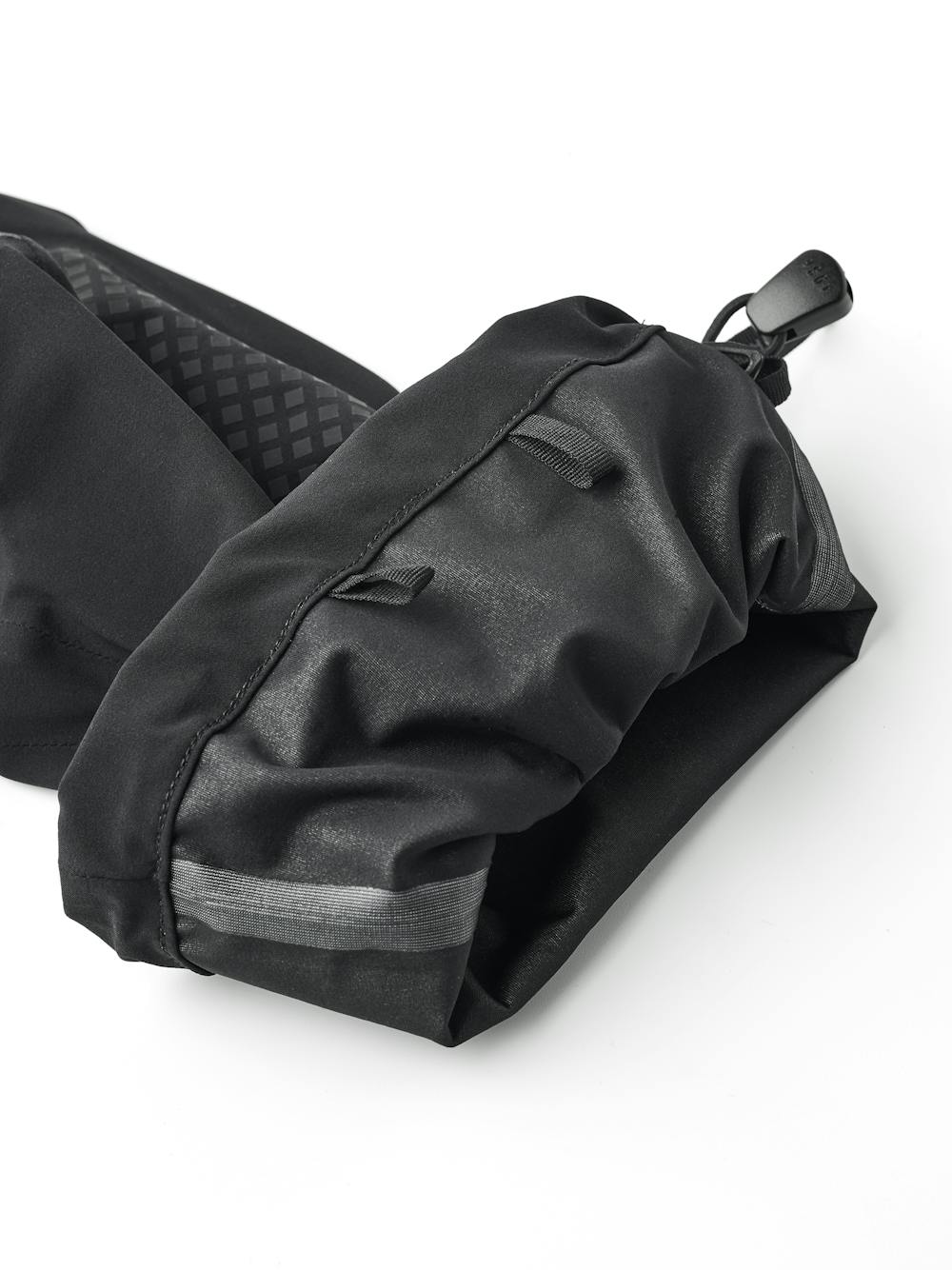 Seam Sealed Shell Mitt in the color Black (3 of 6)