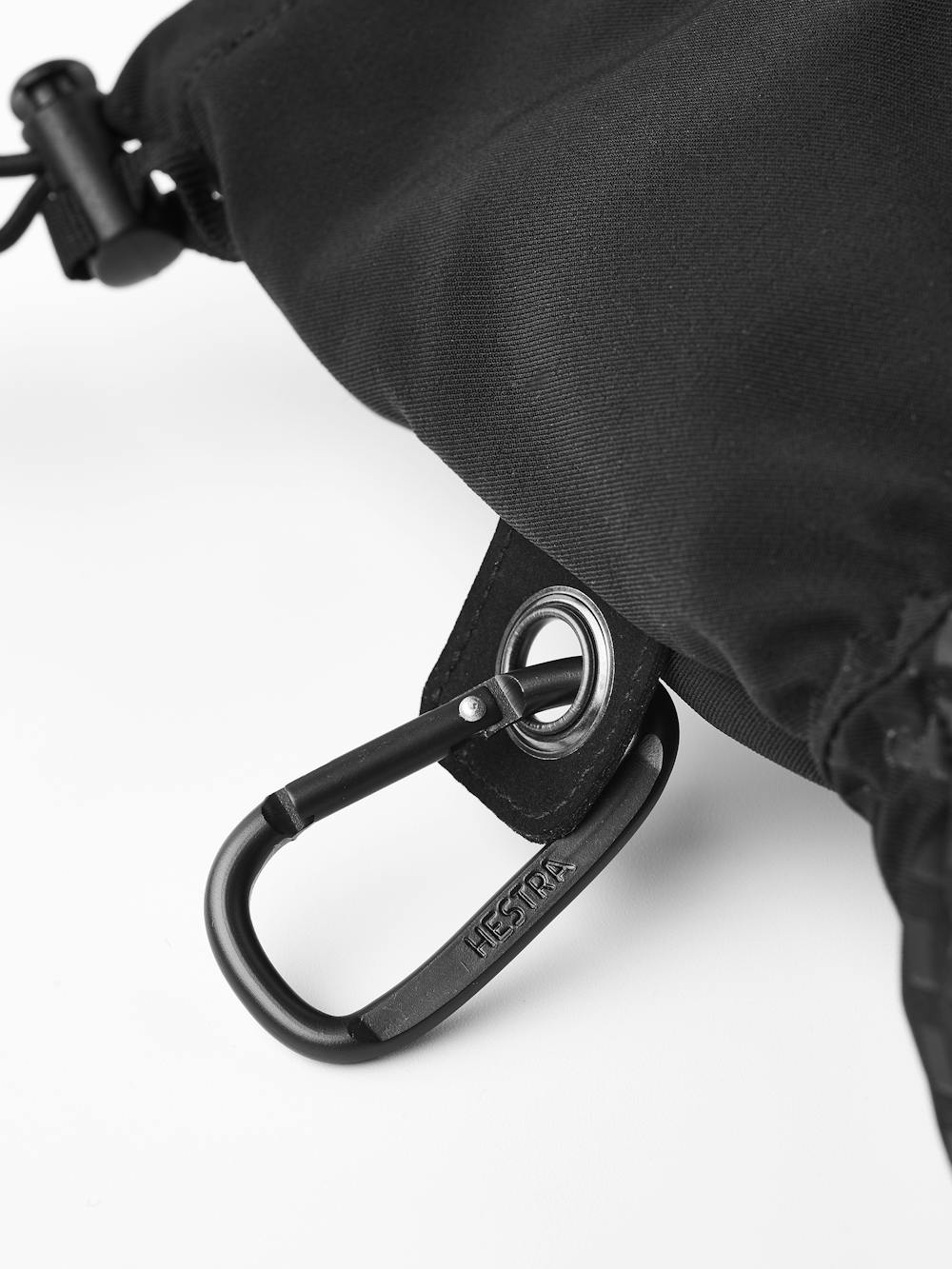 Sarek Over Mitt in the color Black (3 of 7)