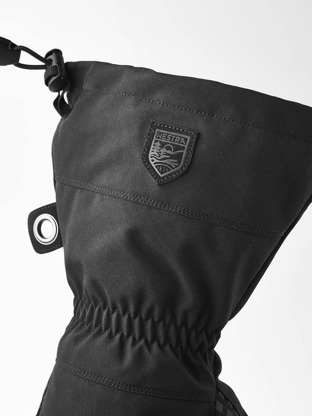 Sarek Over Mitt in the color Black (4 of 7)