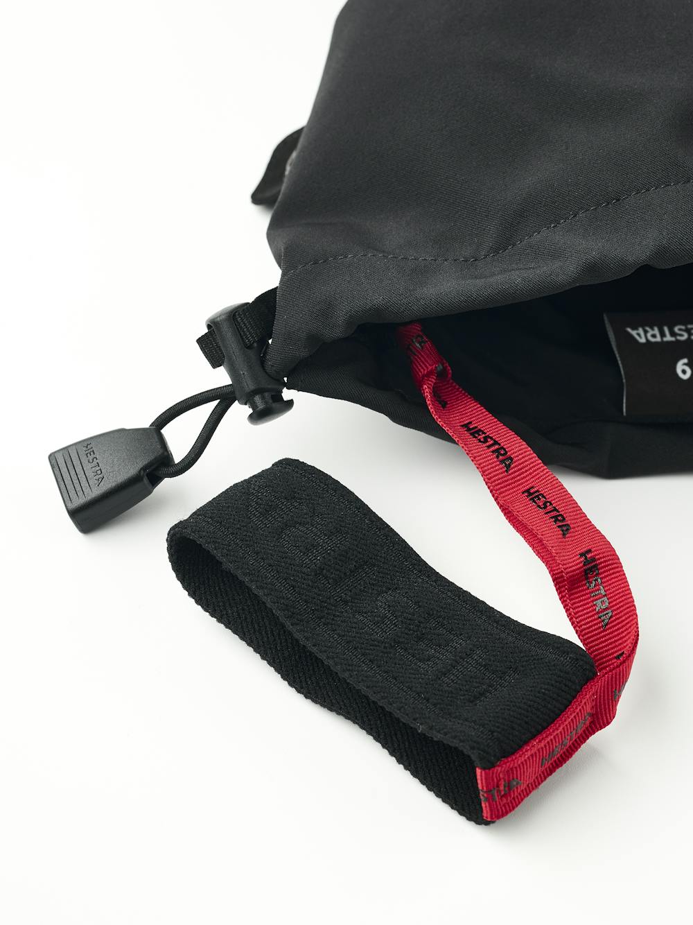 Sarek Over Mitt in the color Black (7 of 7)