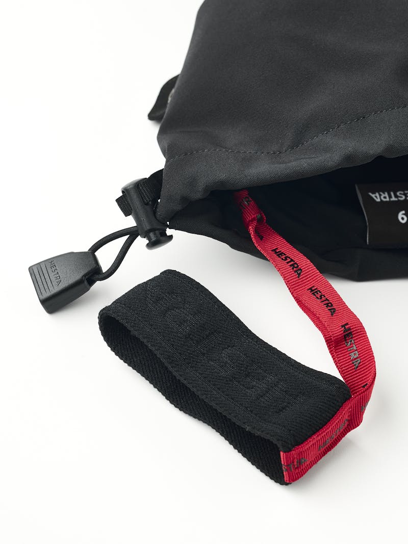 Sarek Over Mitt in the color Black (7 of 7)