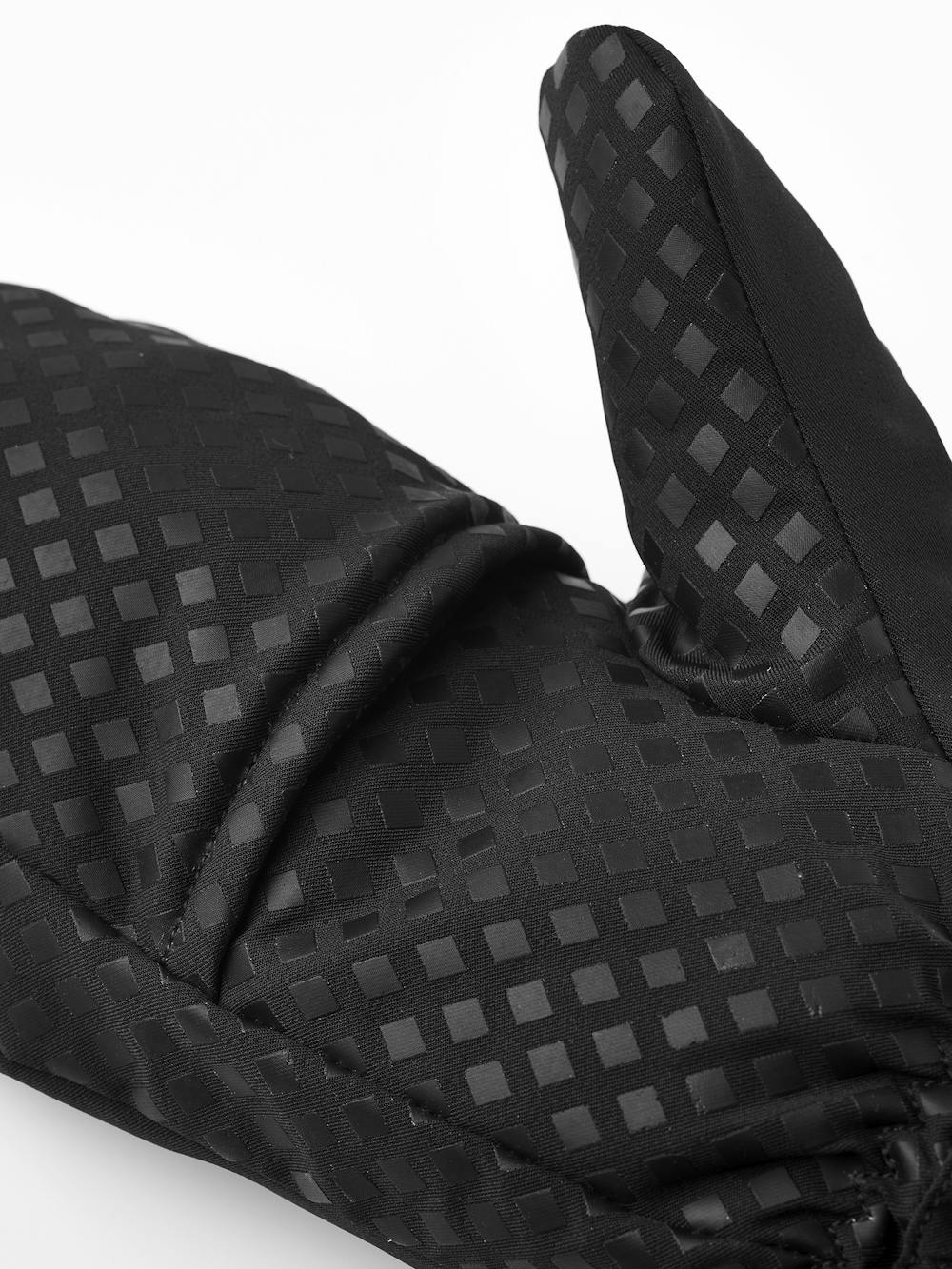 Sarek Over Mitt in the color Black (6 of 7)