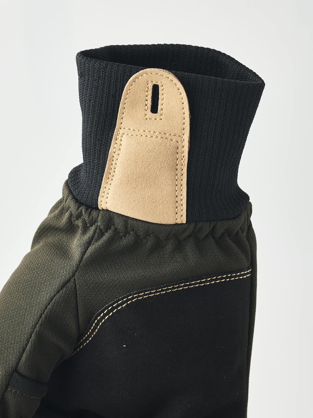 Windbreaker Pull Over Mitt in the color Dark forest (5 of 8)