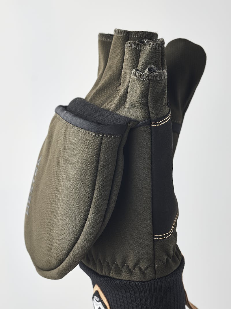 Windbreaker Pull Over Mitt in the color Dark forest (7 of 8)